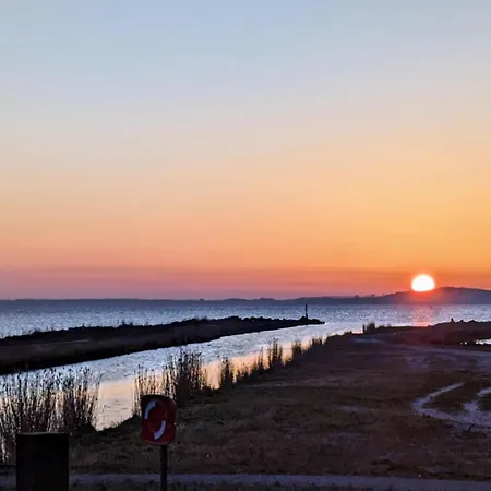 Waterfront Apartament *